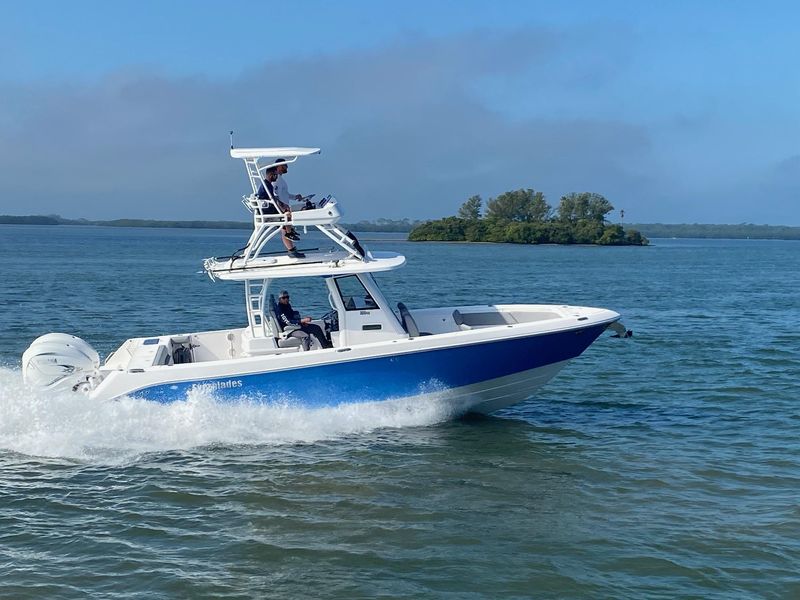 2022 Everglades 335cc