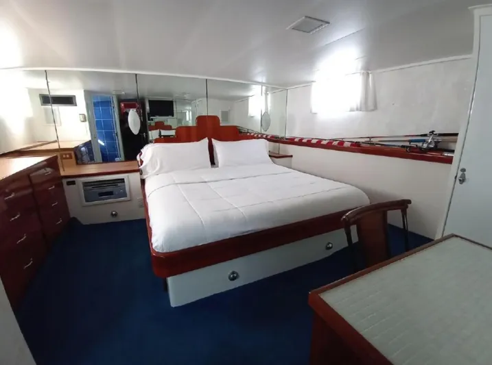  Yacht Photos Pics Luxurious bedroom interior of 1965 Burger 78' Cockpit Flybridge Motor Yacht with mirrored walls.
