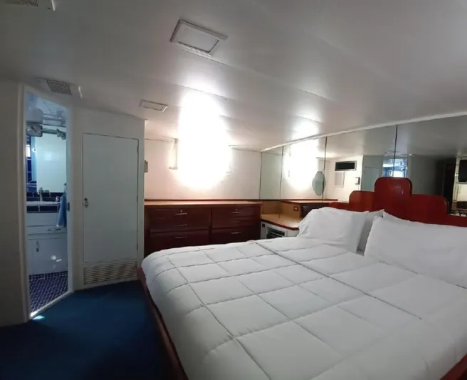  Yacht Photos Pics Luxurious bedroom interior of 1965 Burger 78' Cockpit Flybridge Motor Yacht with ensuite bathroom.