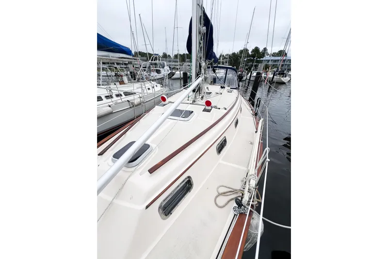 Delicia Yacht Photos Pics 1995 Island Packet 40 sailboat docked in a marina, showcasing deck and rigging.