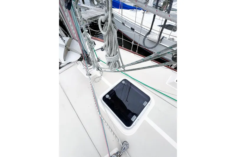 Delicia Yacht Photos Pics Deck view of 1995 Island Packet 40 sailboat with ropes and hatch.