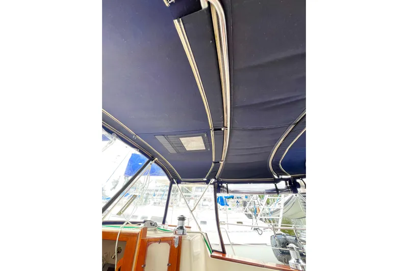 Delicia Yacht Photos Pics Interior view of 1995 Island Packet 40 sailboat canopy and cockpit area.
