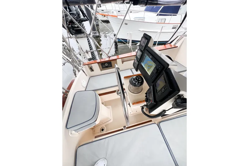 Delicia Yacht Photos Pics Cockpit of 1995 Island Packet 40 sailboat with navigation equipment and seating.