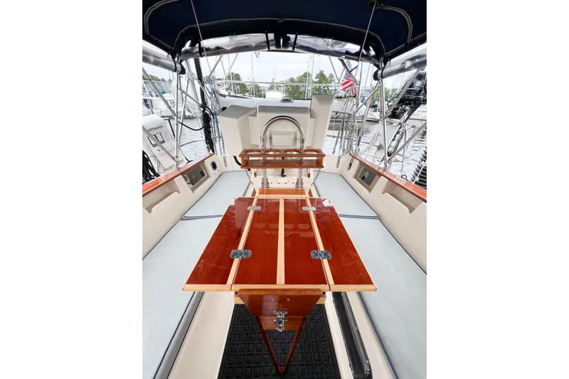 Delicia Yacht Photos Pics 1995 Island Packet 40 sailboat cockpit with polished wood table and seating.