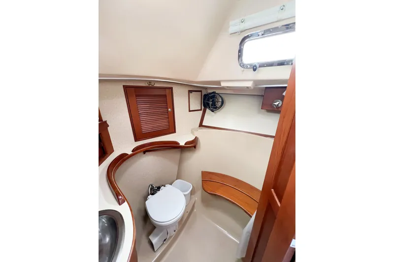 Delicia Yacht Photos Pics 1995 Island Packet 40 yacht bathroom with wooden accents and compact design.