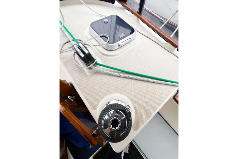 Delicia Yacht Photos Pics Deck of 1995 Island Packet 40 sailboat with winch and rope details.