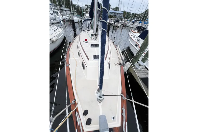 Delicia Yacht Photos Pics 1995 Island Packet 40 sailboat docked at marina, showcasing deck and rigging.