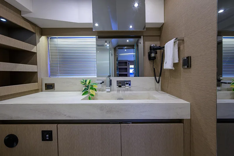 Irish Eyes Yacht Photos Pics 