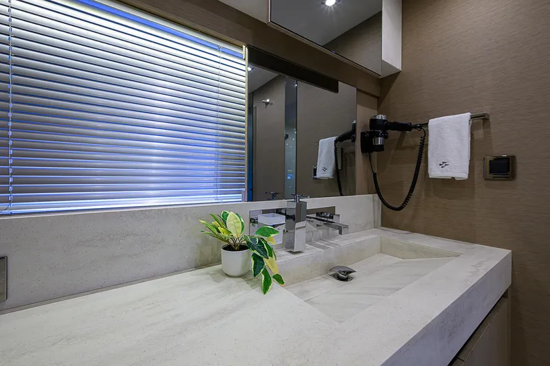 Irish Eyes Yacht Photos Pics 