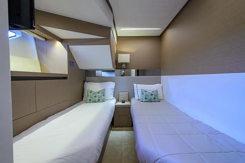 Irish Eyes Yacht Photos Pics 