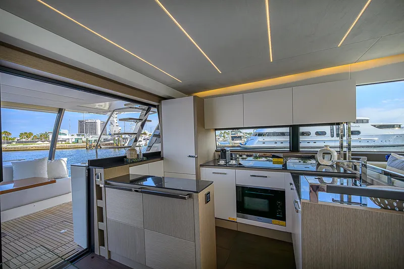 Irish Eyes Yacht Photos Pics 