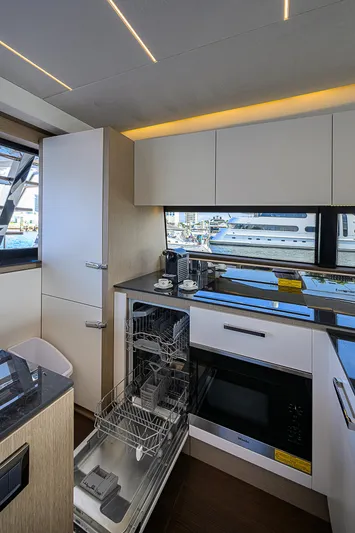 Irish Eyes Yacht Photos Pics 