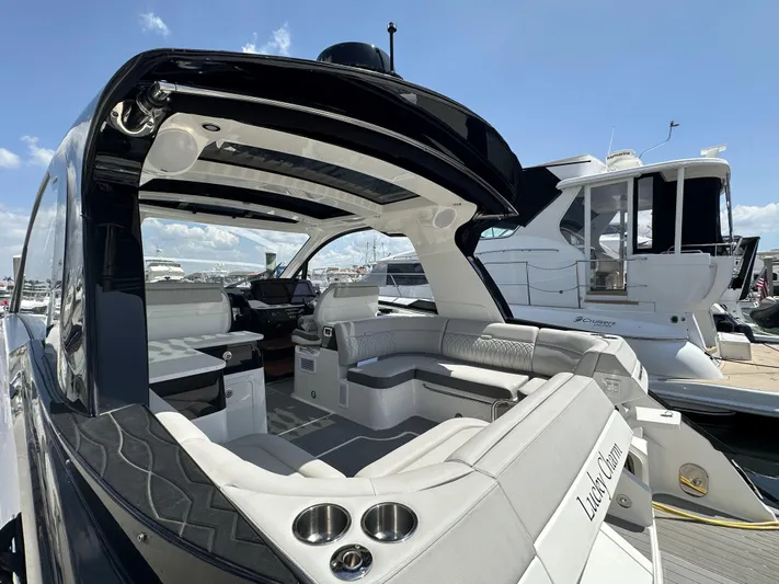 370 Sundancer 2022 Yacht Photos Pics 