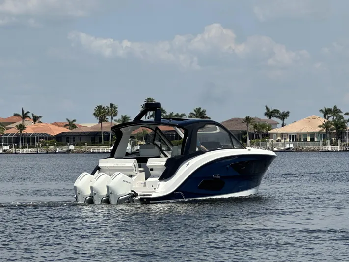 370 Sundancer 2022 Yacht Photos Pics 