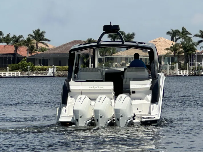 370 Sundancer 2022 Yacht Photos Pics 