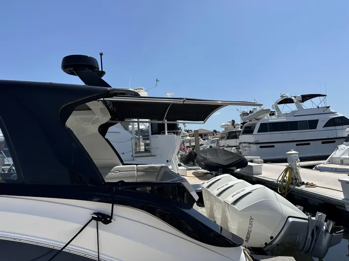 370 Sundancer 2022 Yacht Photos Pics 