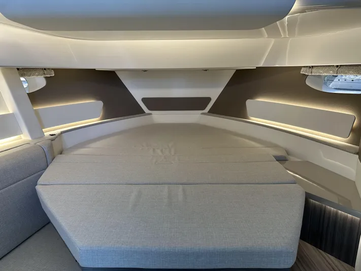 370 Sundancer 2022 Yacht Photos Pics 