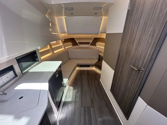 370 Sundancer 2022 Yacht Photos Pics 