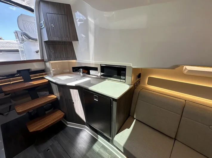 370 Sundancer 2022 Yacht Photos Pics 