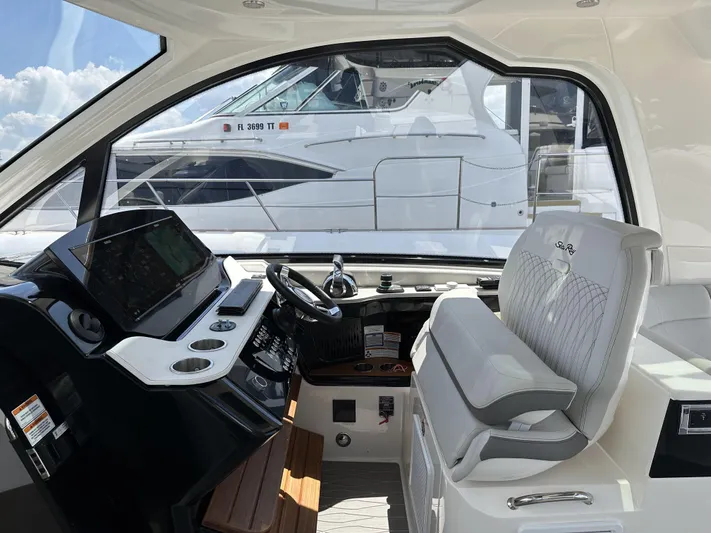 370 Sundancer 2022 Yacht Photos Pics 