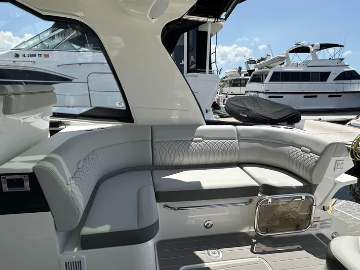 370 Sundancer 2022 Yacht Photos Pics 