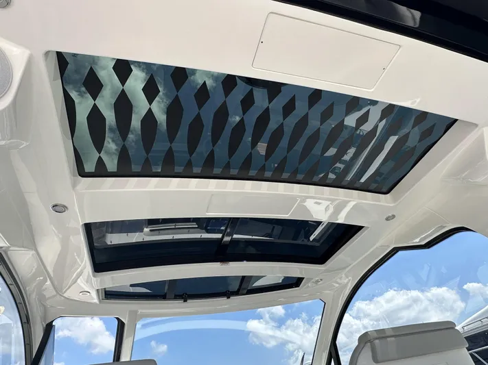 370 Sundancer 2022 Yacht Photos Pics 