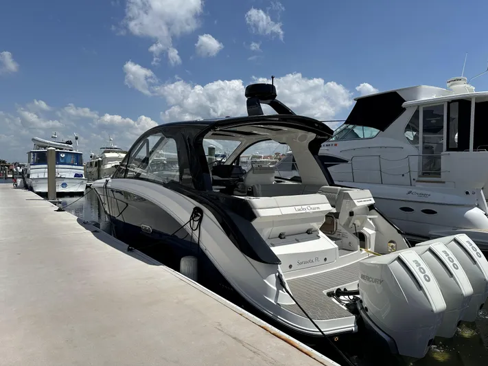 370 Sundancer 2022 Yacht Photos Pics 