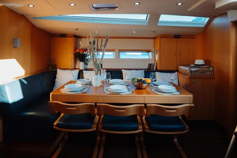 Valkyrie Yacht Photos Pics Interior &ndash; Main Saloon