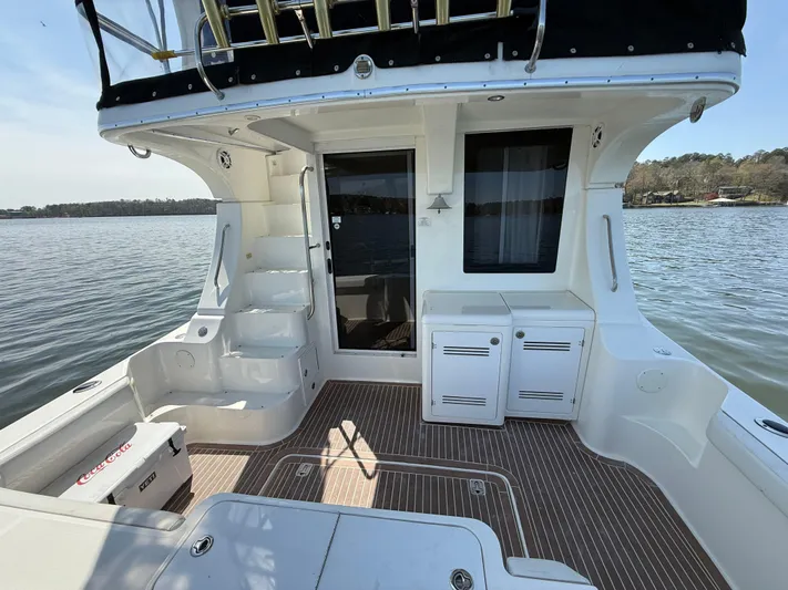 Stress Relief Yacht Photos Pics 2007 Silverton 36 Convertible yacht deck with stairs and storage, overlooking serene water.