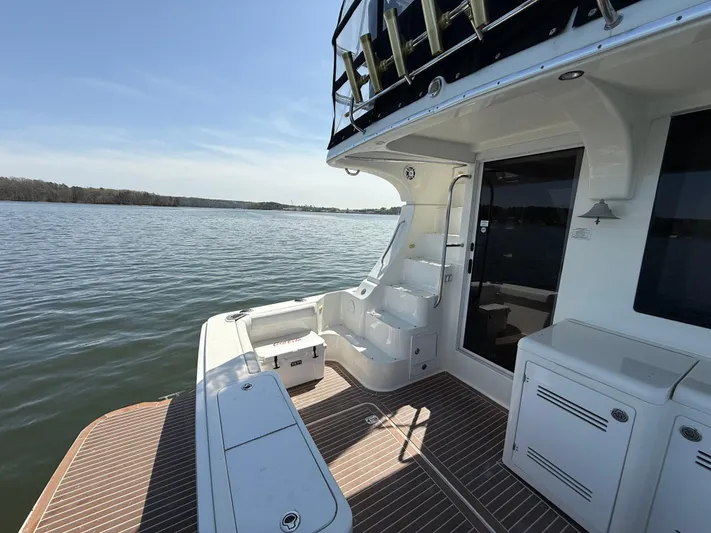 Stress Relief Yacht Photos Pics 2007 Silverton 36 Convertible yacht deck with seating, overlooking calm waters.