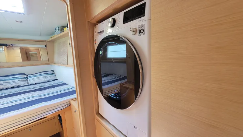 Momentum Yacht Photos Pics Interior of 2012 Lagoon 450 F yacht with washer and cozy bedroom.