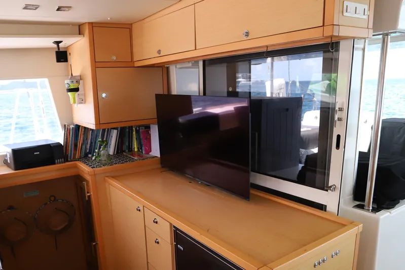 Momentum Yacht Photos Pics Interior of 2012 Lagoon 450 F yacht with TV, books, and ocean view.