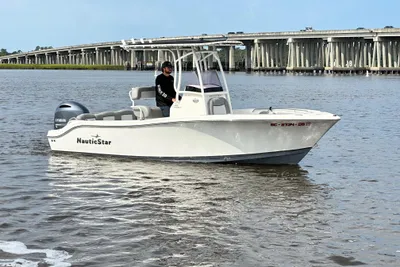 NauticStar 2102 Legacy