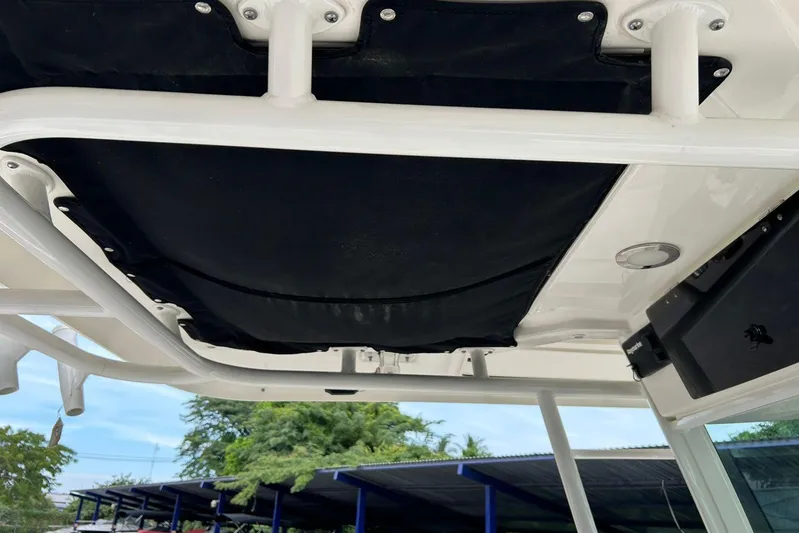 2020 Boston Whaler 330 Or @ Vallarta Yacht Photos Pics 2020 Boston Whaler 330 Outrage boat canopy and structure detail.