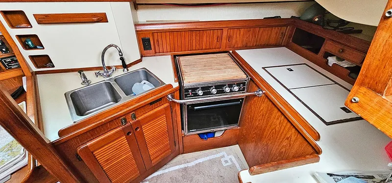 Joyful Wing Yacht Photos Pics 