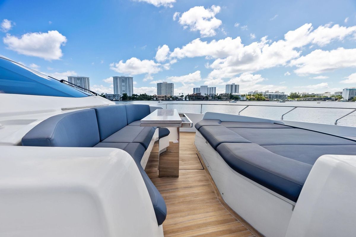 2018 Ferretti Yachts 85 