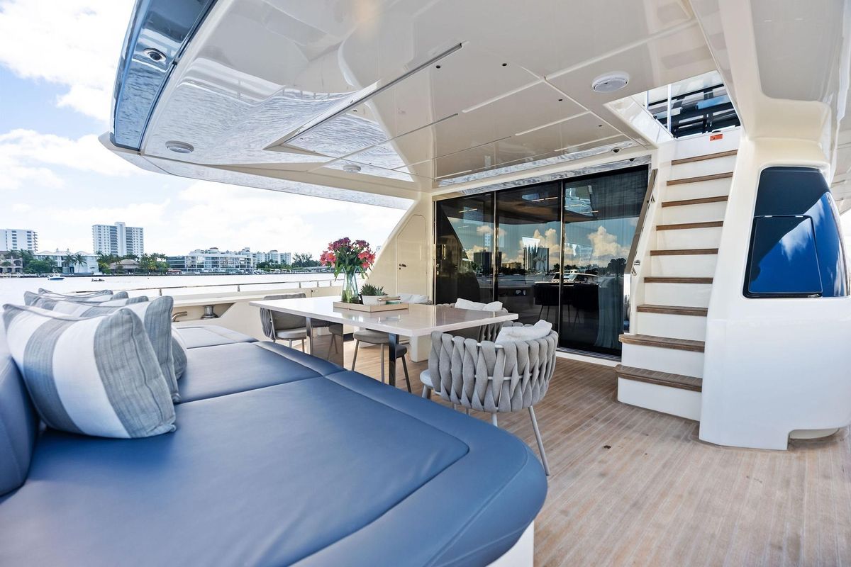 2018 Ferretti Yachts 85 
