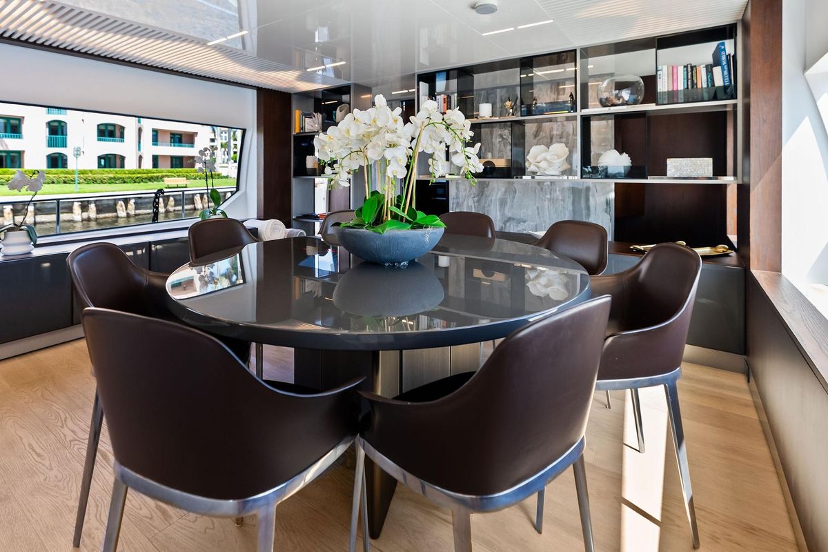 2018 Ferretti Yachts 85 