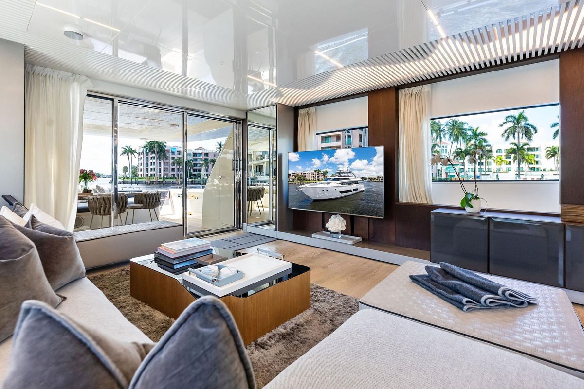 2018 Ferretti Yachts 85 