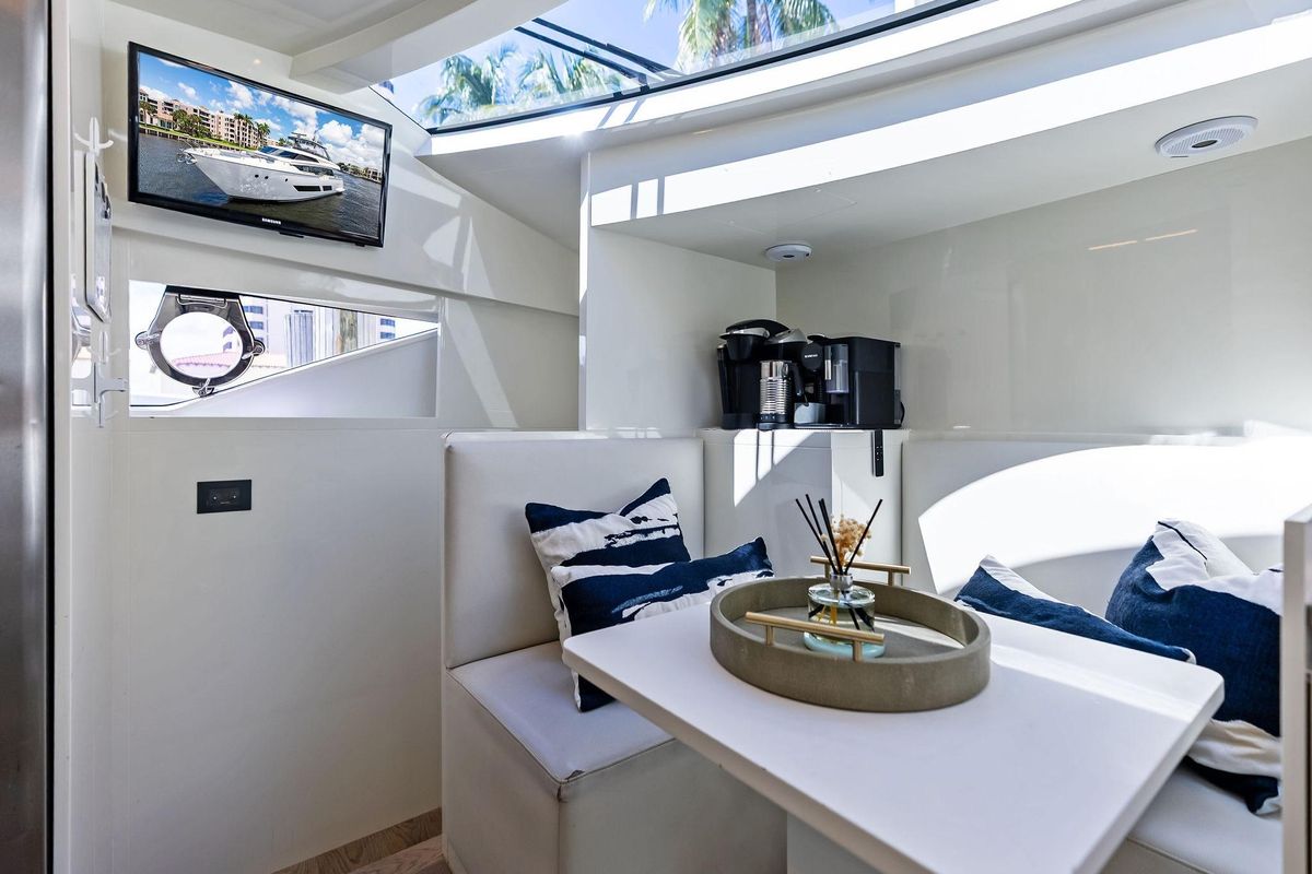 2018 Ferretti Yachts 85 