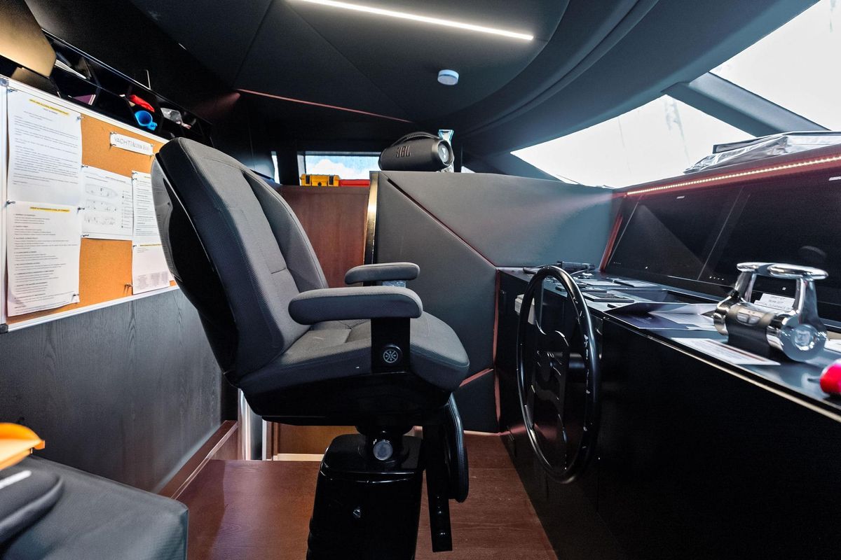 2018 Ferretti Yachts 85 