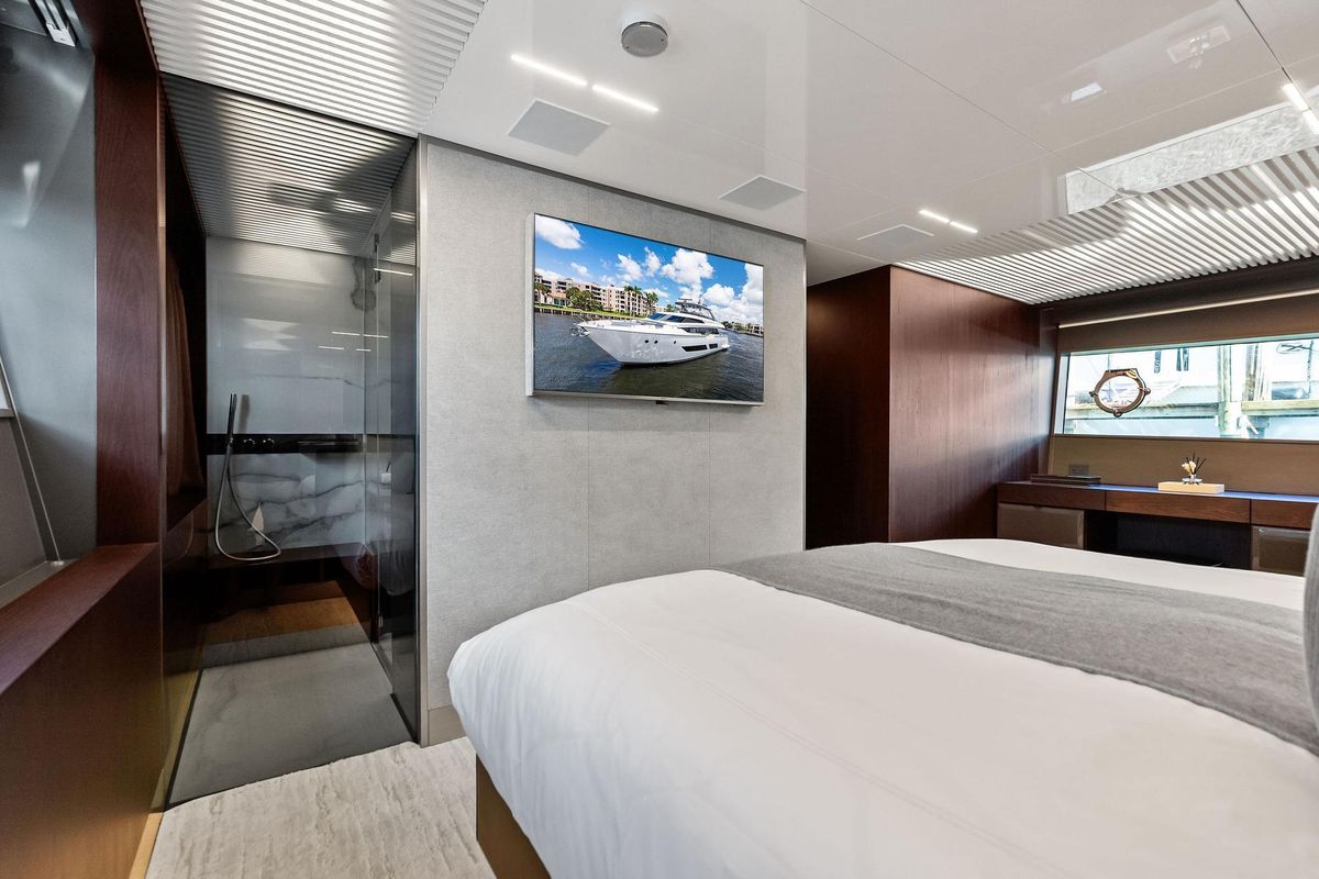 2018 Ferretti Yachts 85 