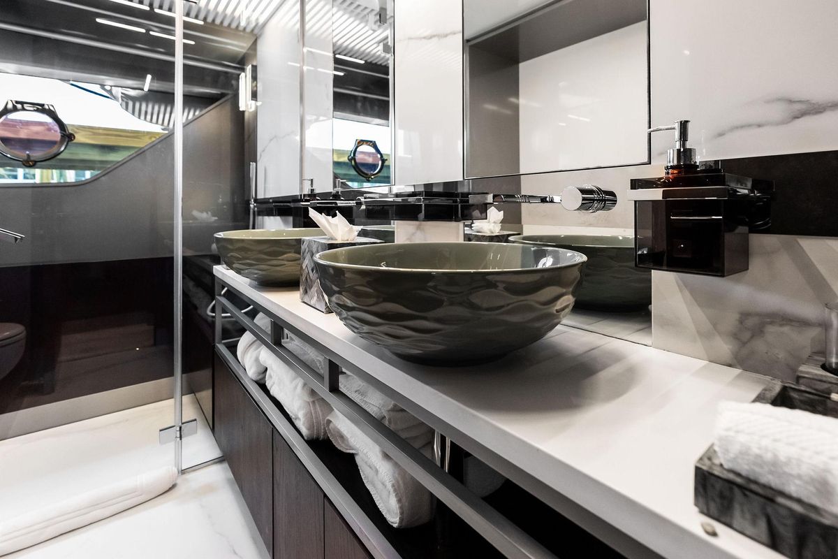 2018 Ferretti Yachts 85 