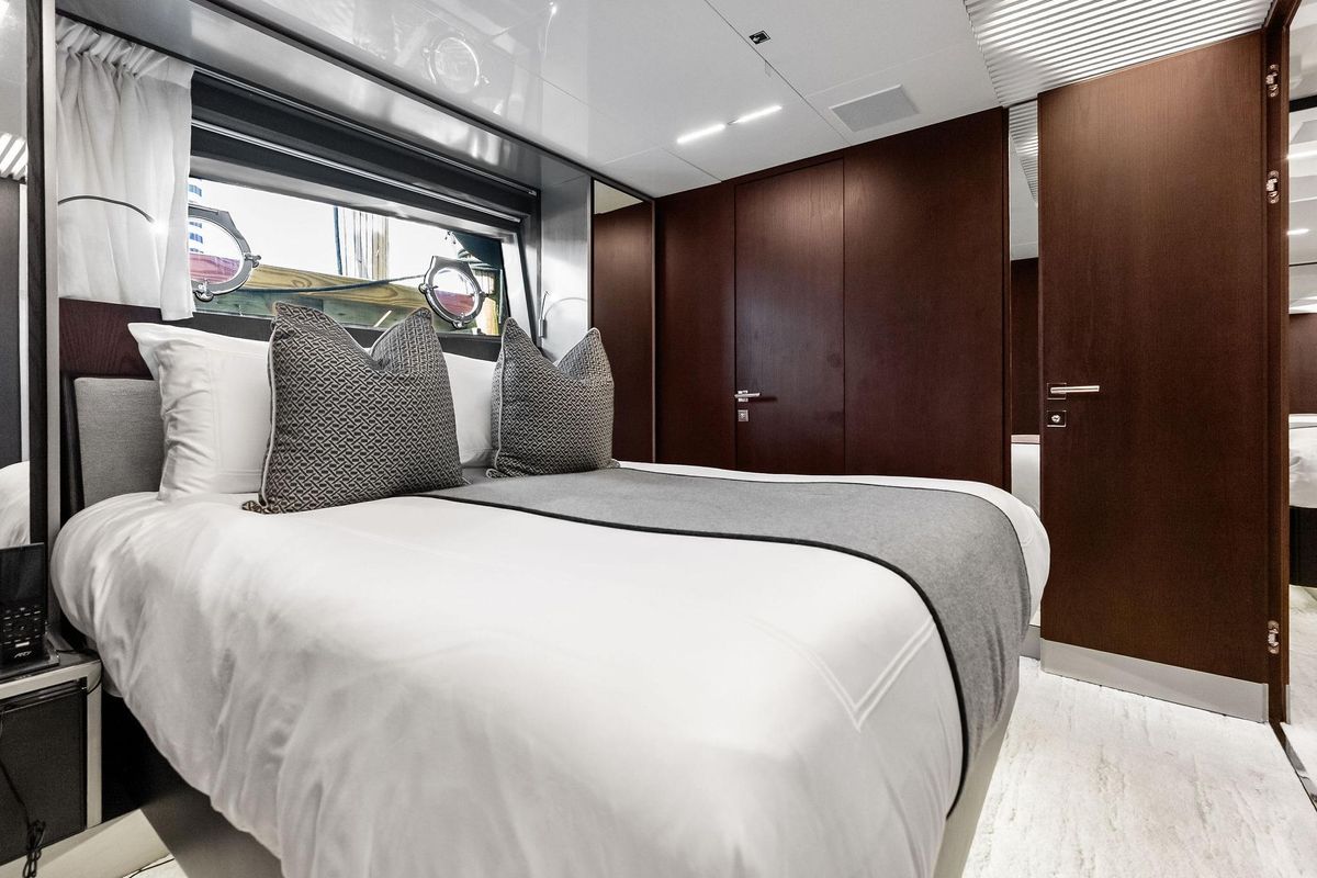 2018 Ferretti Yachts 85 