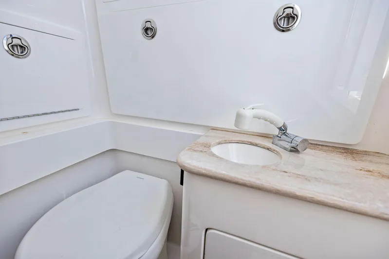  Yacht Photos Pics Head