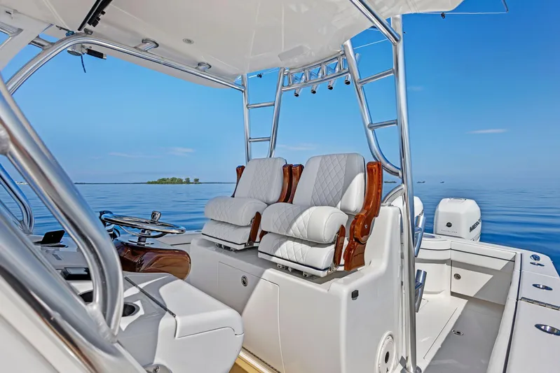  Yacht Photos Pics Helm/Electronics