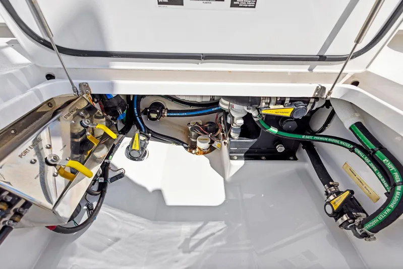  Yacht Photos Pics Mechanical Equipment