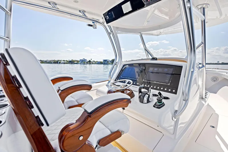  Yacht Photos Pics Helm/Electronics