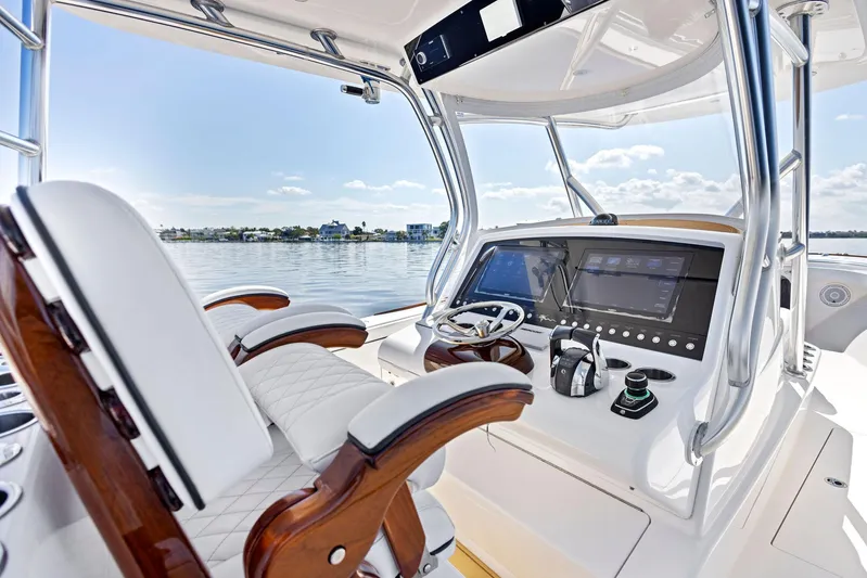  Yacht Photos Pics Helm/Electronics