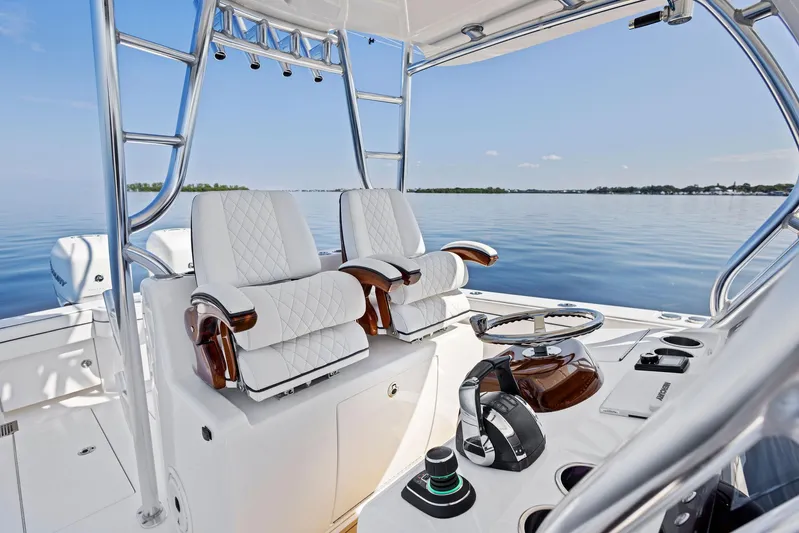  Yacht Photos Pics Helm/Electronics